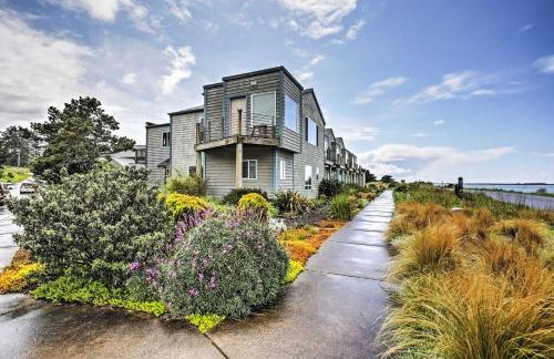 Waterfront Oregon Abode with Balcony and Ocean Views! - Foto 2