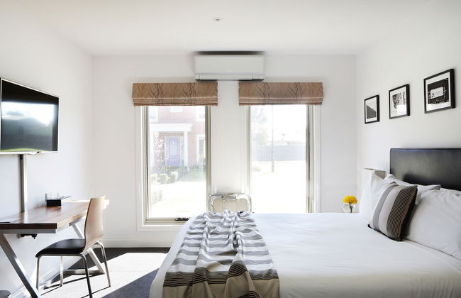 Mansi on Raymond - Photo 9