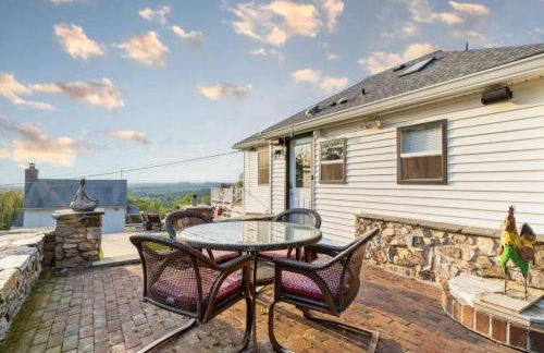 Foxfire - Secluded Zen Retreat with Spa & Views - Photo 32