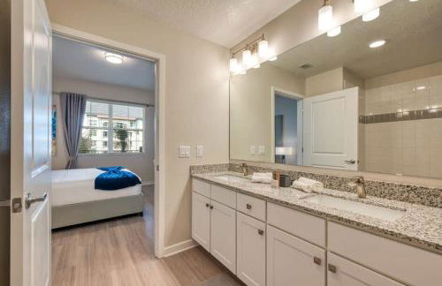 Prime Location-Spacious Condo for 8 Guests - Photo 11