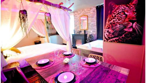 Duplex Safari jusqu'à 4 personnes, Spa XXL, day use, 5 min centre ville, cinéma, cascade et lit sous les arbres - Foto 4