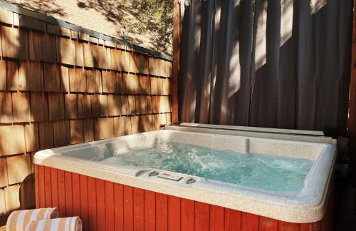 Clarity Cabin A-Frame Sanctuary w Hot Tub Fireplace Grill AC Hammock Chairs Fire Pit Pets OK - Foto 37