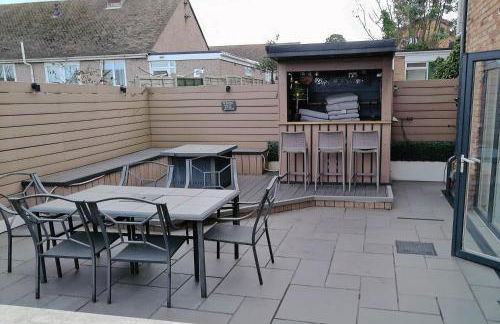 Modern Large 4-Bed Property sleeps 10 in Abergele - Photo 34