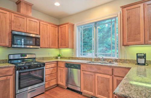 Charming Medford Getaway about 4 Miles to Downtown! - Foto 9