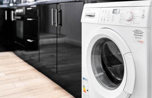 Stylish Five Bedroom House - Parking - Terrace - Fast Wi-Fi 974P - Foto 50