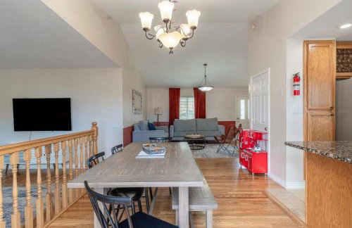 Business in Front and Fun in the Back Pets too - Photo 9