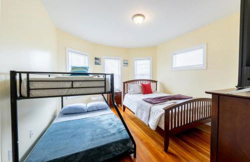 90 - 4BR Dorchester - Sleek Apt near Marina Bay - Photo 7