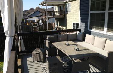 Cozy & Airy Retreat with Lots of Character - Foto 23