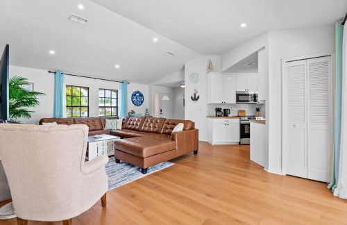 Pelican Paradise! Waterfront, BBQ, Heated Pool, King Bed, Luxury, Family Fun & More - Foto 42