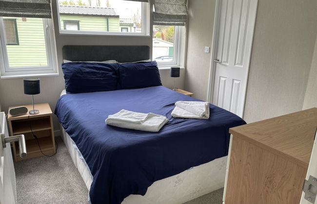 Beautiful and Tranquil Lakeside Lodge - Sleeps 5 - Foto 2