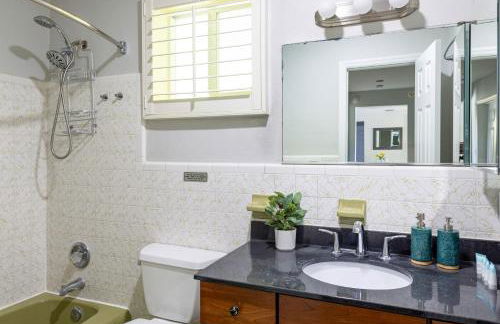 Spacious 3-Bedroom Villa with Heated Saltwater Pool and Fenced Yard in Oakland Park - Foto 62