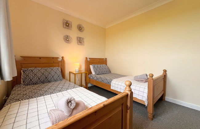 Detached Farmhouse 4 Bed/sleeps 9, Mountain Views! - Photo 8