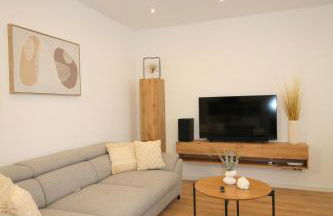 Großes Apartment mit Küche, Dusche, Badewanne, Balkon, Parkplatz vor dem Haus, ruhig gelegen, ADA4 - Foto 74