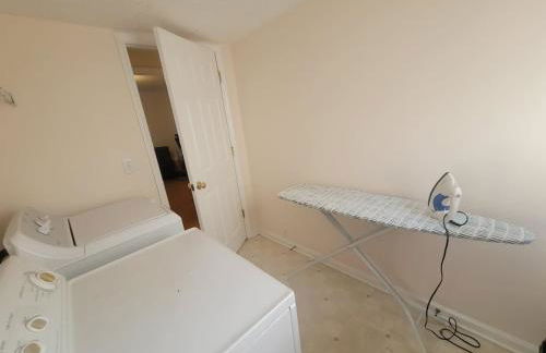 Great 4BR Home Near Emerald Pointe & Downtown - Foto 62