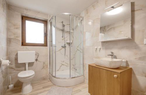 Apartment Stone and Wood - Photo 25