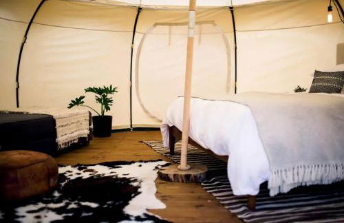 Beautifully Furnished Bell Tent Rental for a Vacation in Elgin, Texas - Foto 10