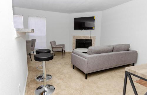 Wyndham 1205 Modern luxe 2BD2BA I Parking - Photo 2
