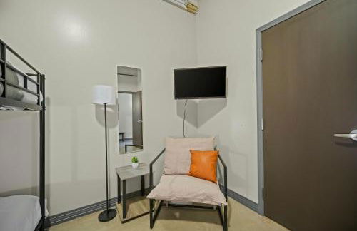 Stunning Downtown Apartment with Pool, Laundry, Parking - Foto 9