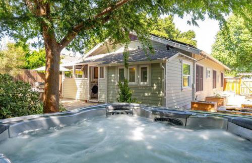 Vine Street Bungalow-Hot Tub, EV, Walk to Town - Photo 10