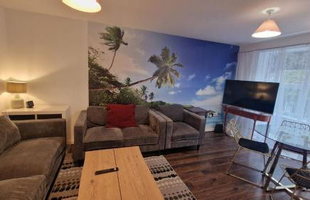 BrumStay - 4 Bedrooms TownHouse sleeps 6 with Driveway Parking and Garden - Foto 9