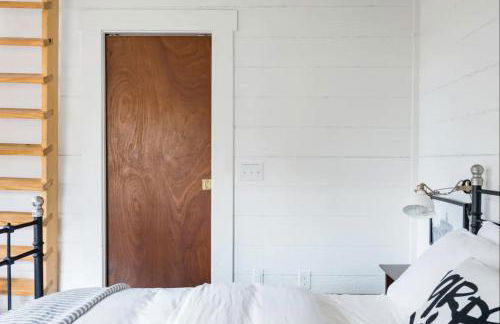 Hip, Cozy Cottage with a Fire Pit in Cleveland Park - Foto 12