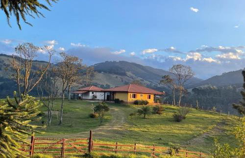 Casa poesia vista maravilhosa em Gonçalves-MG - Foto 1