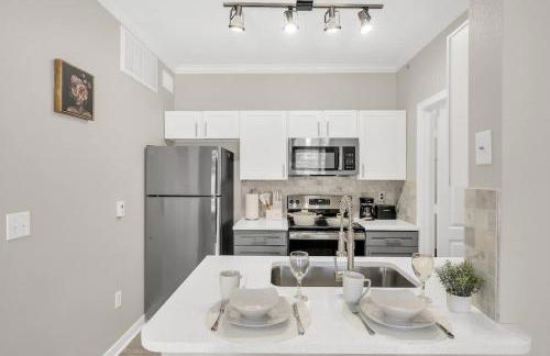 Charming 1BR Easy Access to The Woodlands - Photo 12