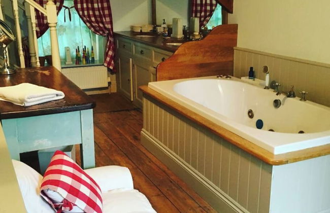 15th Century 6-bed Farmhouse, Sleeps 11, Pets Ok - Photo 16