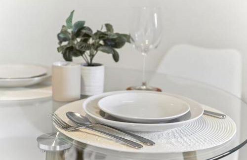 Stylish 1BR with KING Bed, Pool, Jacuzzi & Gym, Free Parking, Near UCSD - Foto 17