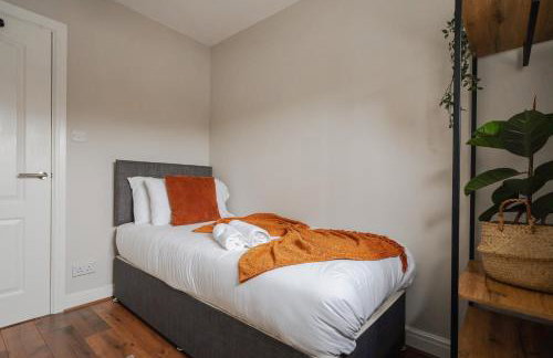 Cozy Waterfront Apartment - Free Parking & Wi-Fi - Photo 56