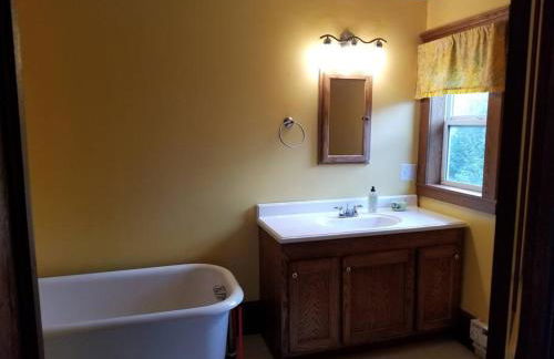 BaseCampWV-Durbin. Spacious 4 bedroom house w/yard - Foto 10