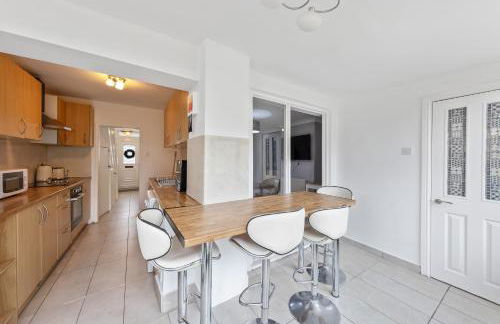 Lesley House 4 bed villa TV Internet Garden - Foto 19