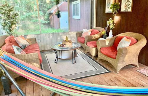 Chalet Retreat w/ Hot Tub, Short Walk to Lake & Pool - Photo 24