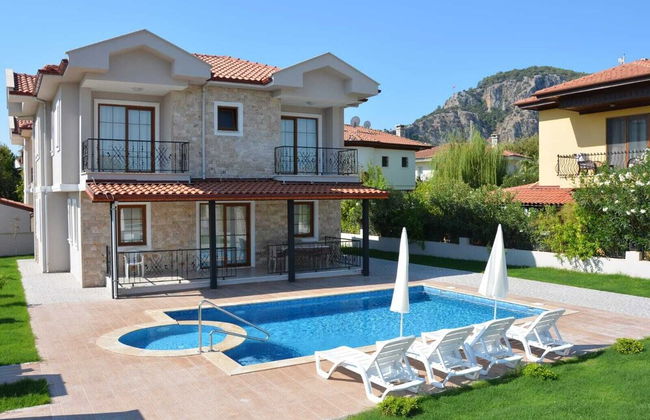 Stunning 4-bed Villa Konak Private & Pool - Photo 13