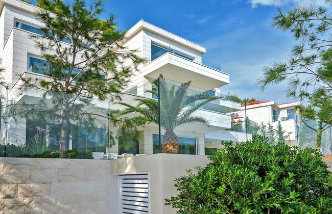 Beachfront Villa Seven Sins with Pool - Foto 38