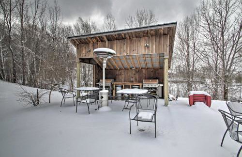 Slopeside Burke Mountain Condo with Fireplace! - Foto 20