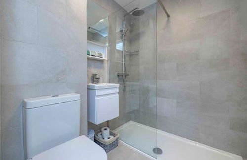 Ealing Manor - 6 beds 3 sofa beds sleeps 9 ppl - Foto 14