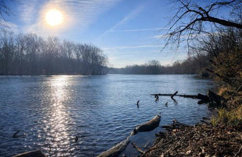 RiverEdge Haven Hot Tub, 5 Beds, Kayaks Near ND - Foto 60