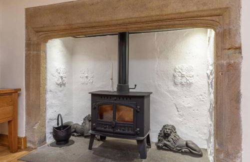 10 Bed Stunning House in village, with Hot Tub - Photo 27