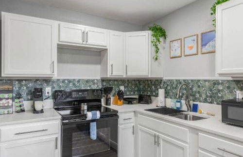 Mid century APT, KING bed + desk - Foto 23