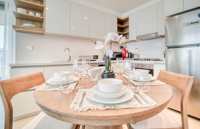 Classy Downtown 2BR w City View Balcony - Photo 8