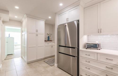 1055-607 Pond View High Rise with Remodeled Kitchen - Foto 10