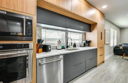 Modern Lakeland Golf Retreat with Putting Green - Foto 7