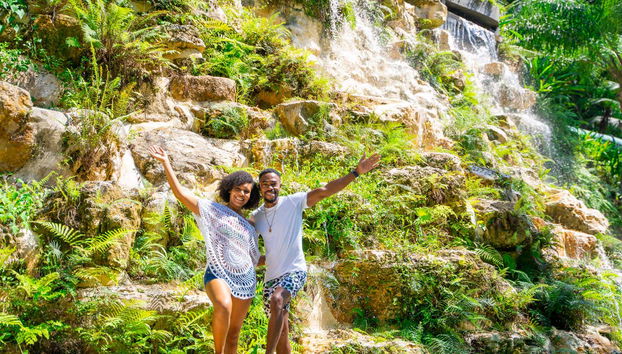 Foto ricordo davanti alla cascata