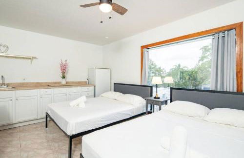 Waterfront 2-Story Villa with Heated Pool - Foto 30