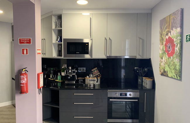 Funchal Apt- Sleeps 2 - Pool & Parking - Madeira - Foto 8