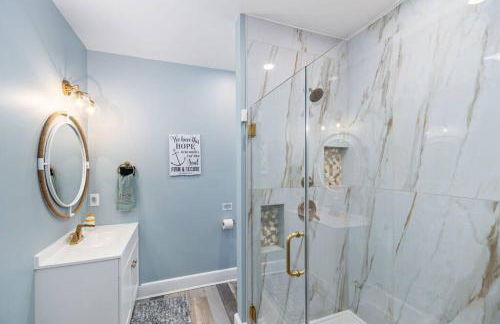 The Lyellton House: Water View, Steps from Beach - Foto 59