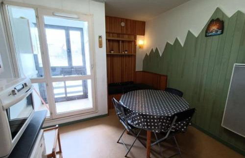 Appartement cosy 6 pers, proche pistes, balcon, casier à skis, parking gratuit - FR-1-602-25 - Foto 2