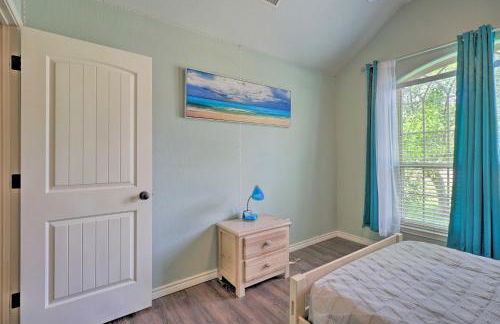 Unwind Fireside! Harker Family Retreat with Yard - Foto 24