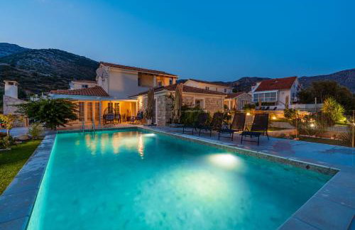 Villa Mirage with Private Heated Pool - Photo 9
